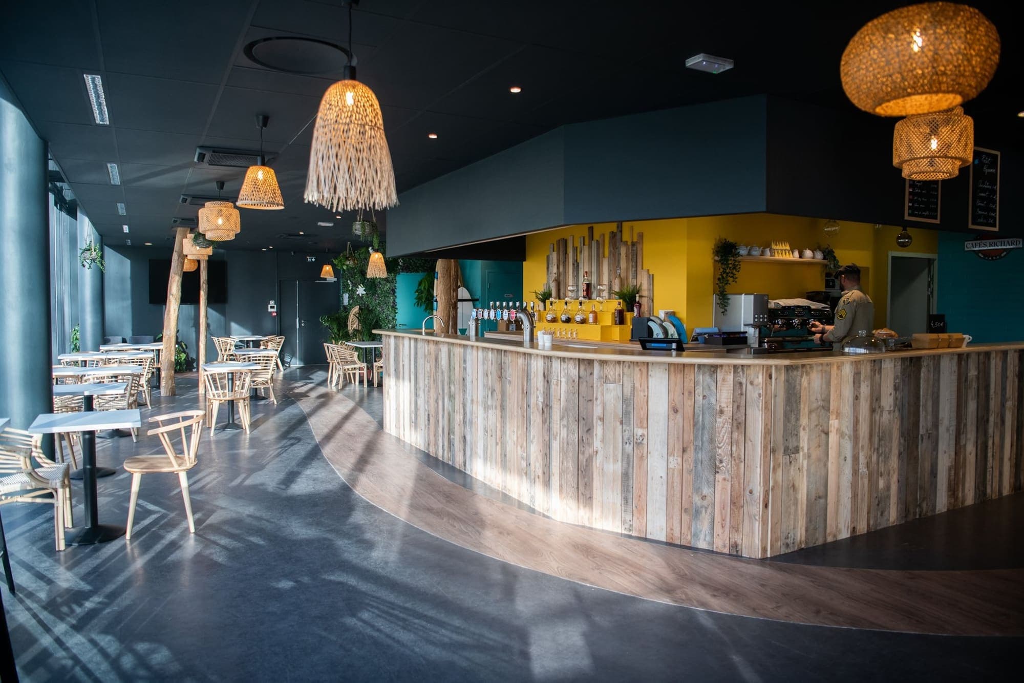 ALAYA SURF CAFE